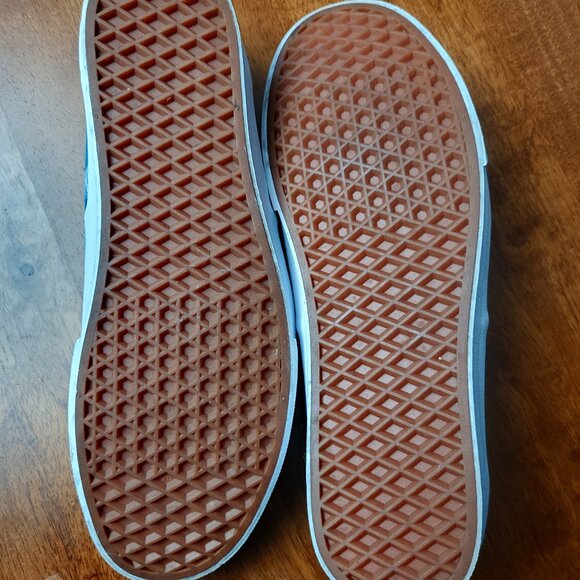 Vans ~ Tie Dye Hearts Limited Edition Sneakers ~ NWOT - Picture 6 of 7